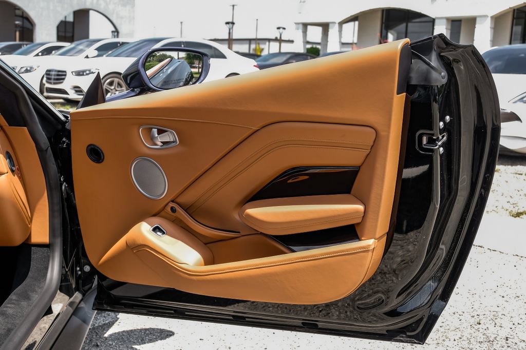 Used 2020 Aston Martin V8 Vantage Coupe RWD image 38
