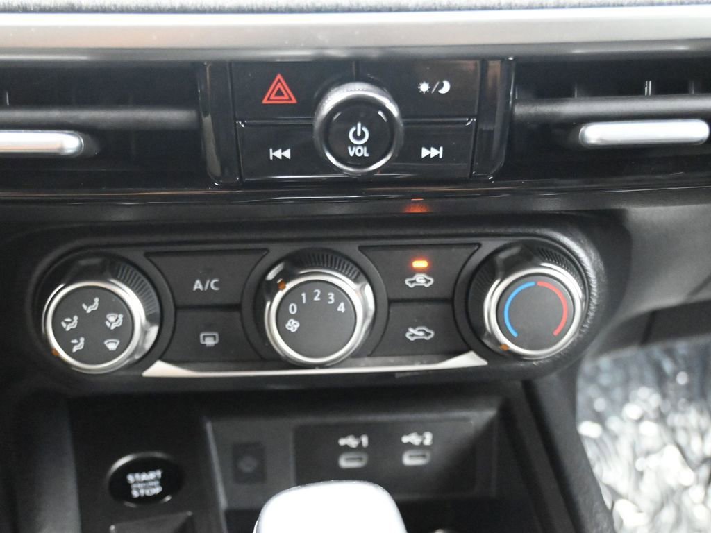 Used 2025 Nissan Kicks SV FWD image 18