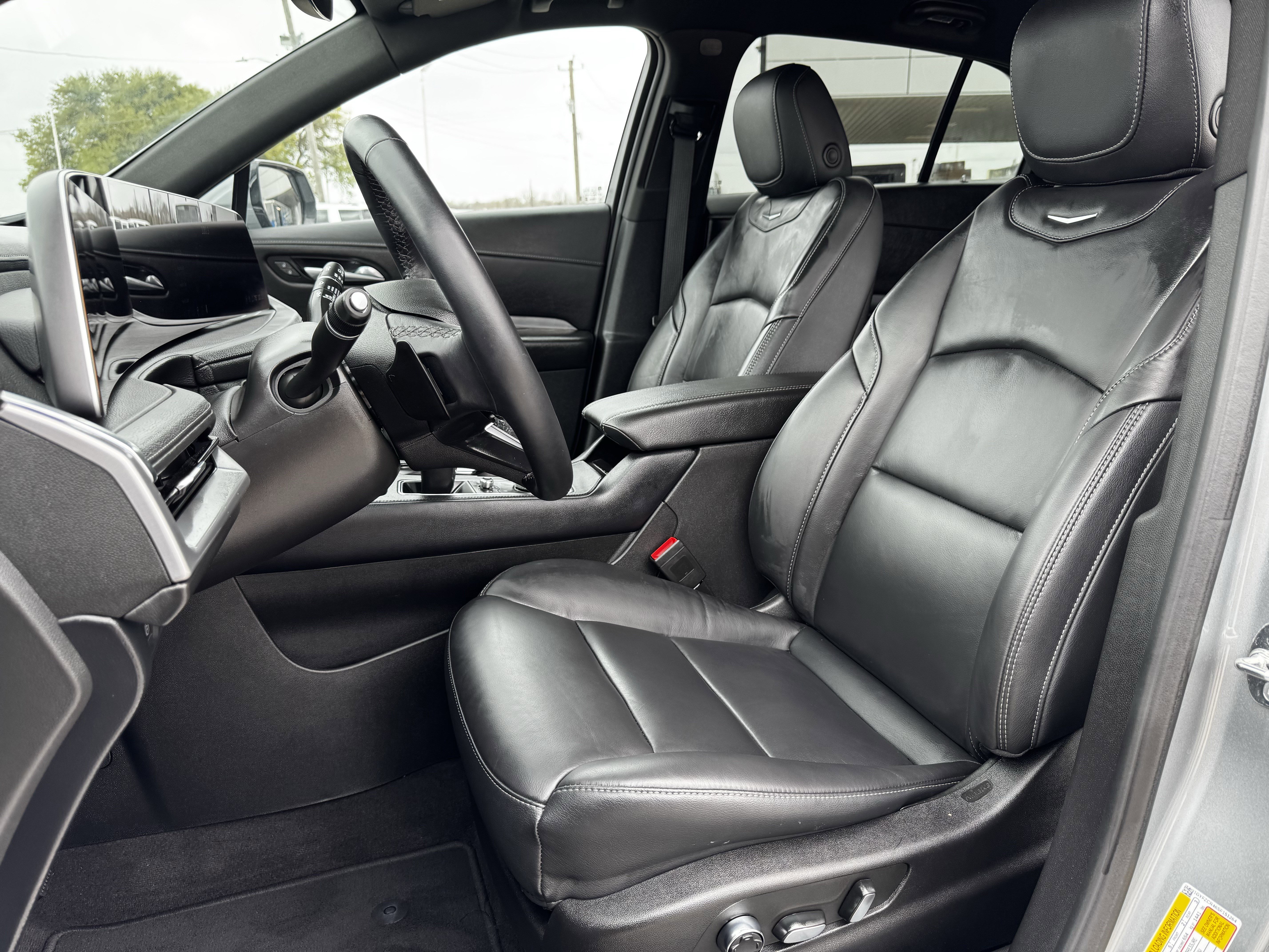 Used 2025 Cadillac XT4 Premium Luxury image 27
