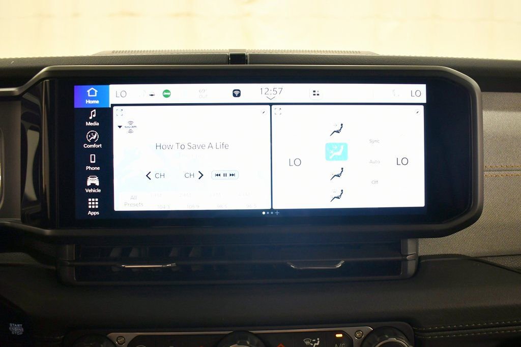 Used 2024 Jeep Wrangler Unlimited Sahara image 24