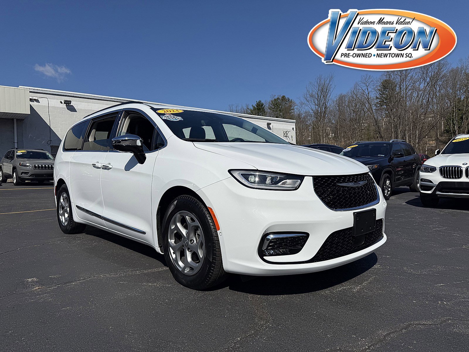 Used 2023 Chrysler Pacifica Limited w/ Uconnect Theater Family Group video 1