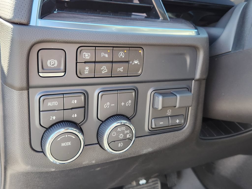 New 2026 Chevrolet Tahoe Premier w/ Sun And Tow Package AWD/4WD image 18