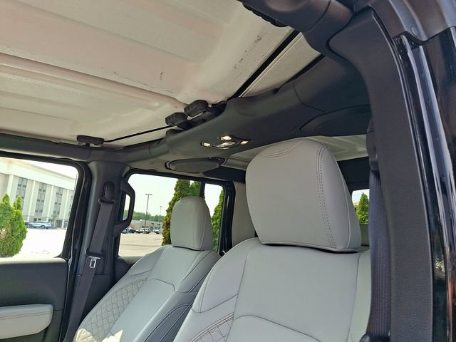 Used 2023 Jeep Gladiator Overland AWD/4WD image 13