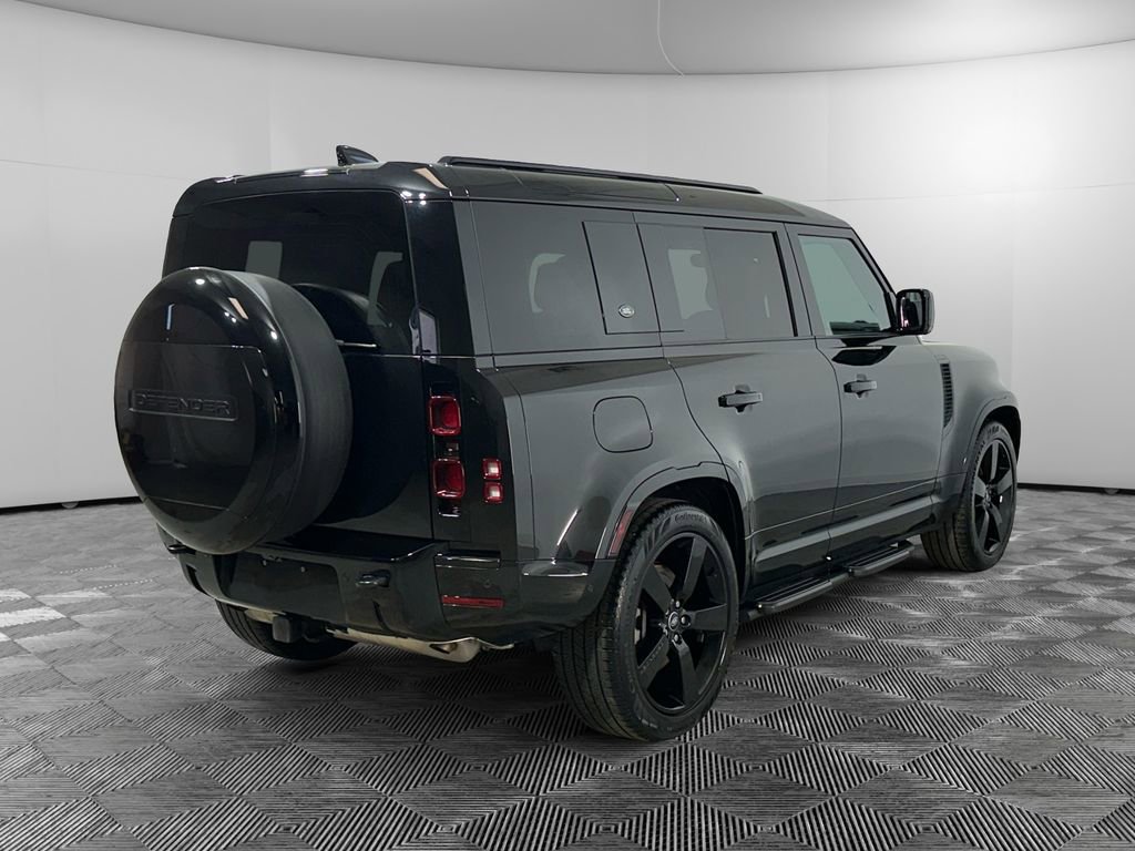 Used 2024 Land Rover Defender 110 X-Dynamic SE image 5