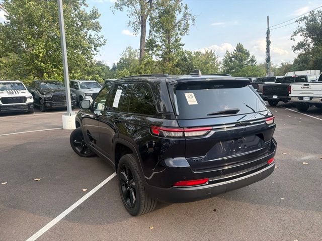 Used 2023 Jeep Grand Cherokee Limited w/ Black Appearance Package AWD/4WD image 7