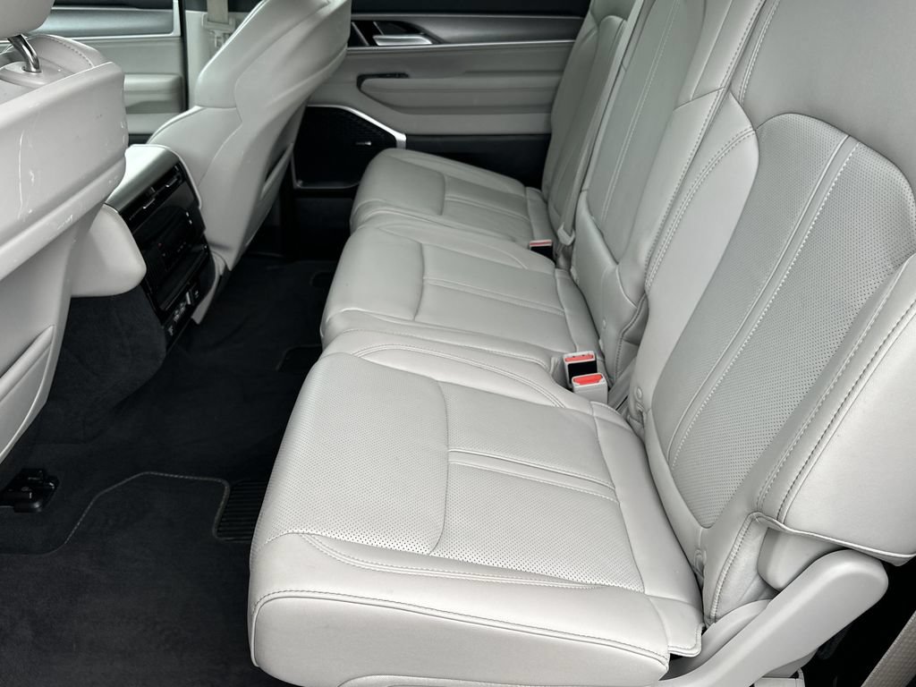 Certified 2025 Jeep Wagoneer 4WD image 15