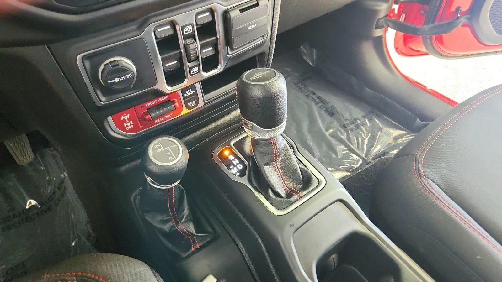 Used 2023 Jeep Gladiator Rubicon w/ Cold Weather Group AWD/4WD image 19