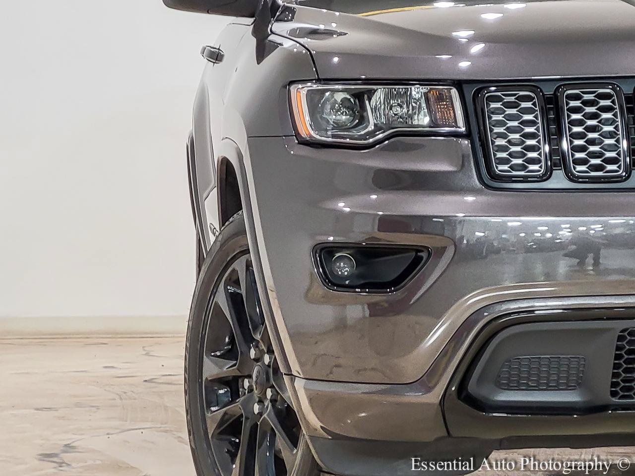 Used 2021 Jeep Grand Cherokee Laredo X AWD/4WD image 6