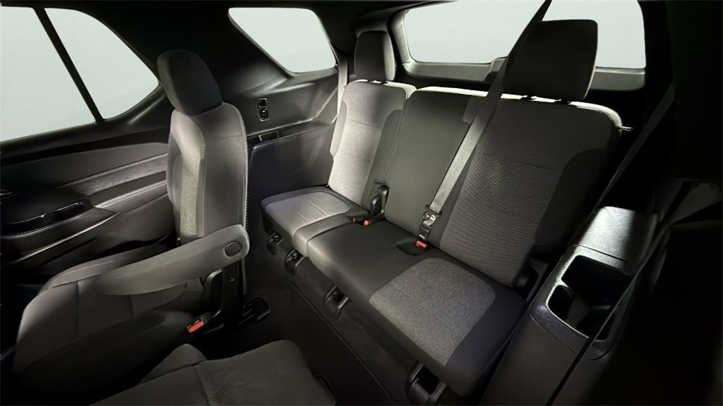 Used 2023 Chevrolet Traverse LT image 25