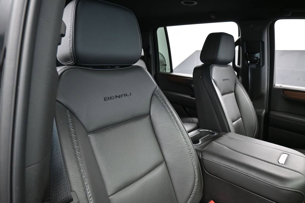 Used 2025 GMC Yukon XL Denali AWD/4WD image 51