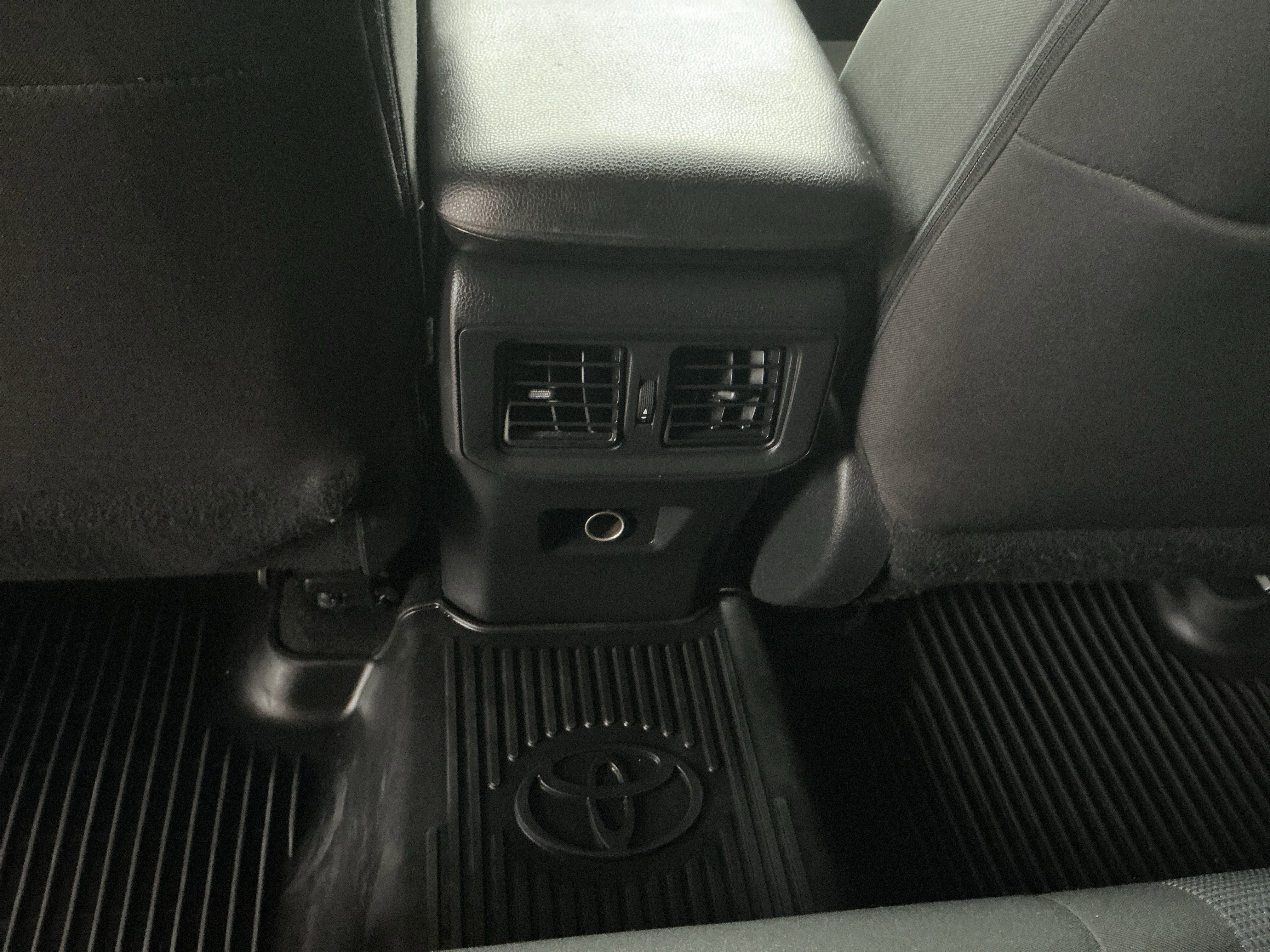 Certified 2022 Toyota RAV4 LE image 28