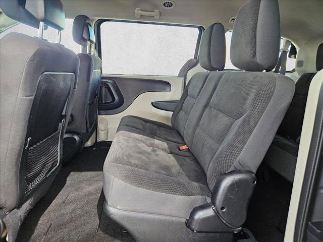 Used 2019 Dodge Grand Caravan SE w/ UConnect Hands-Free Group image 15