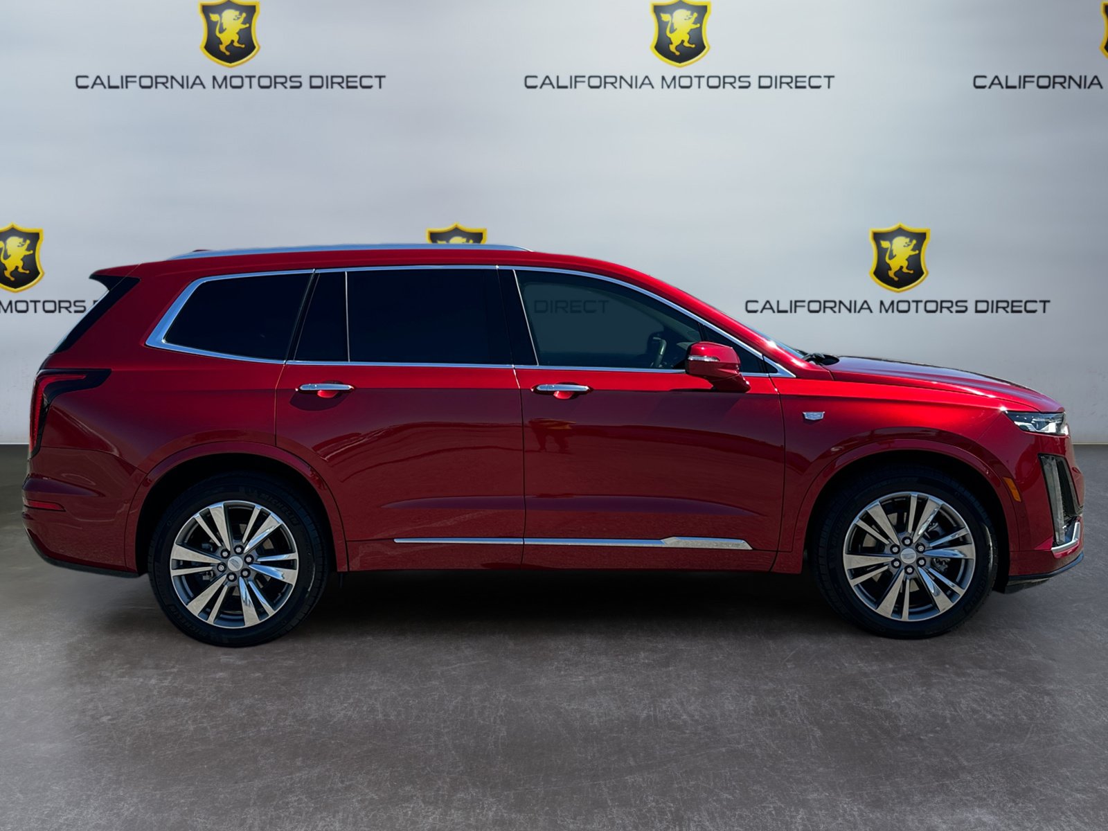 Used 2025 Cadillac XT6 Premium Luxury w/ Technology Package FWD image 6