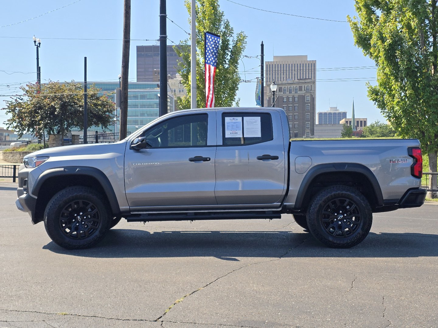 Used 2023 Chevrolet Colorado Trail Boss w/ Technology Package AWD/4WD image 25