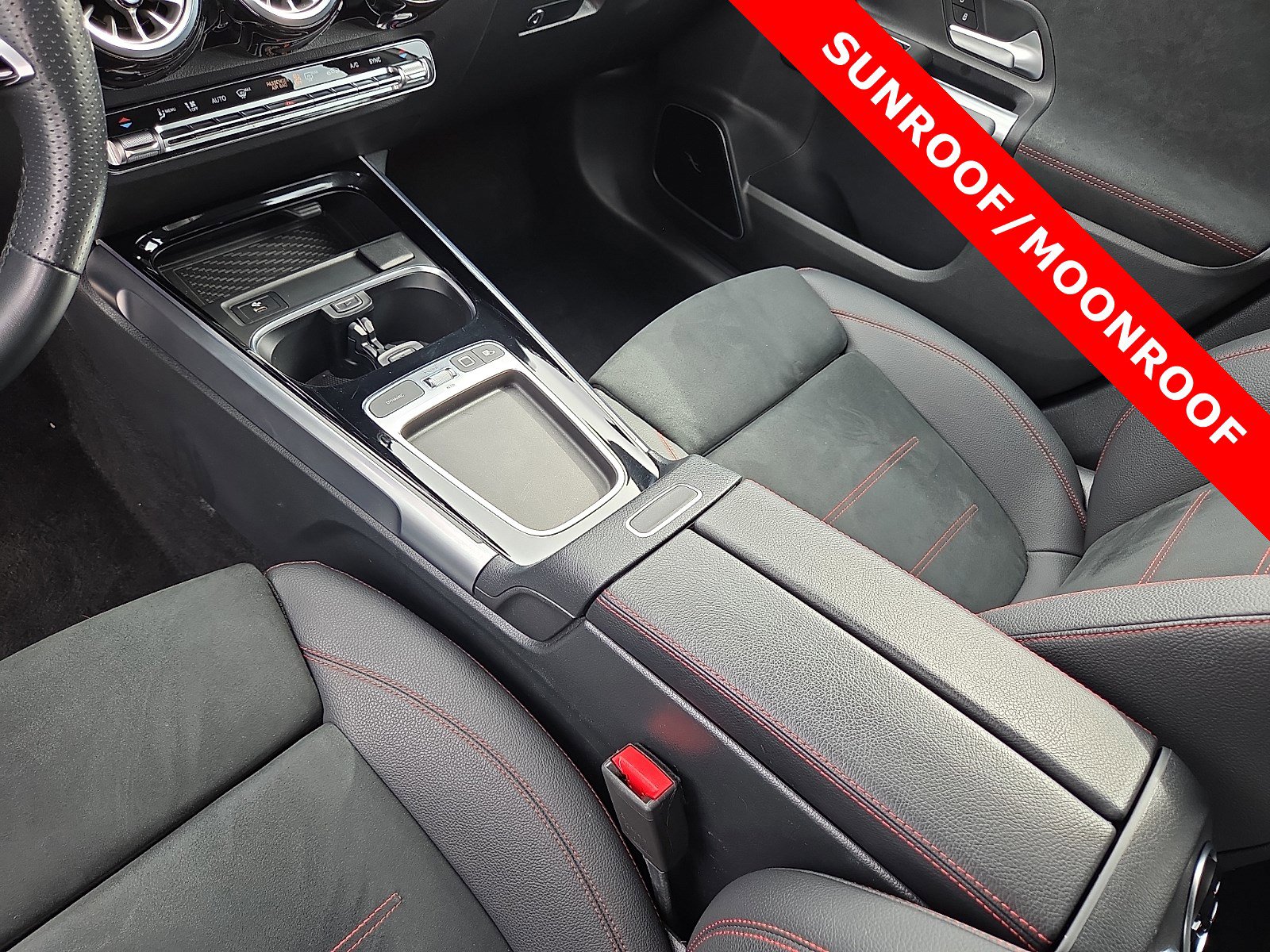 Used 2025 Mercedes-Benz GLB 35 AMG 4MATIC image 25