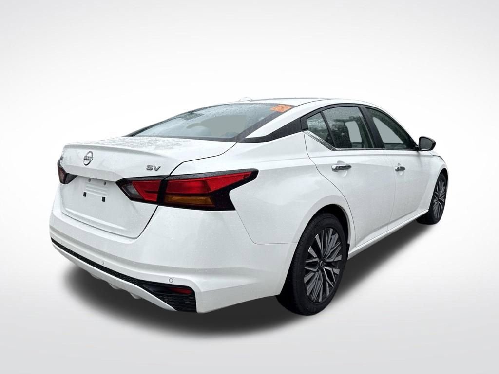 Used 2024 Nissan Altima 2.5 SV FWD image 17