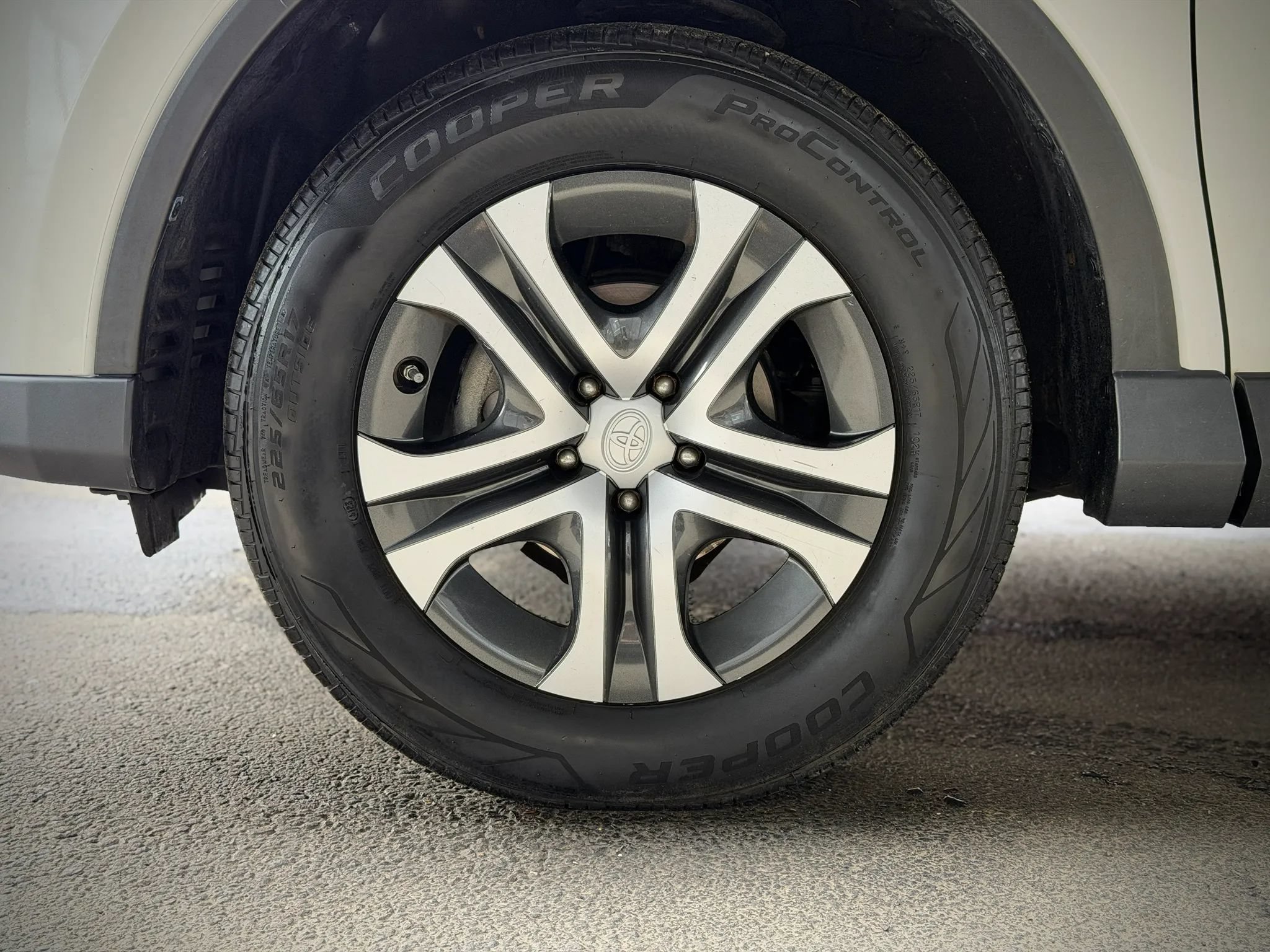 Used 2016 Toyota RAV4 LE FWD image 26