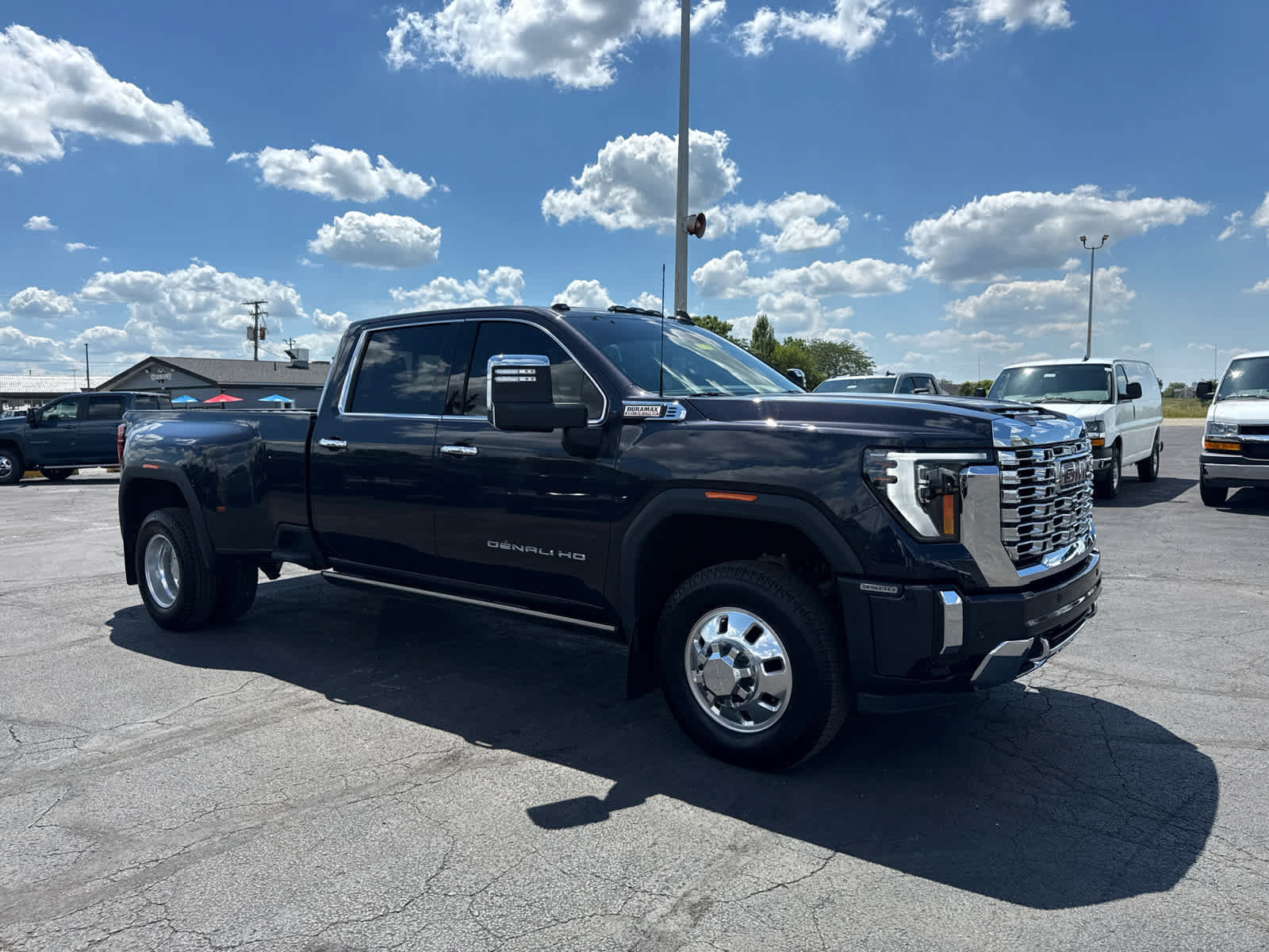 Certified 2026 GMC Sierra 3500 Denali w/ Denali Reserve Package AWD/4WD image 7