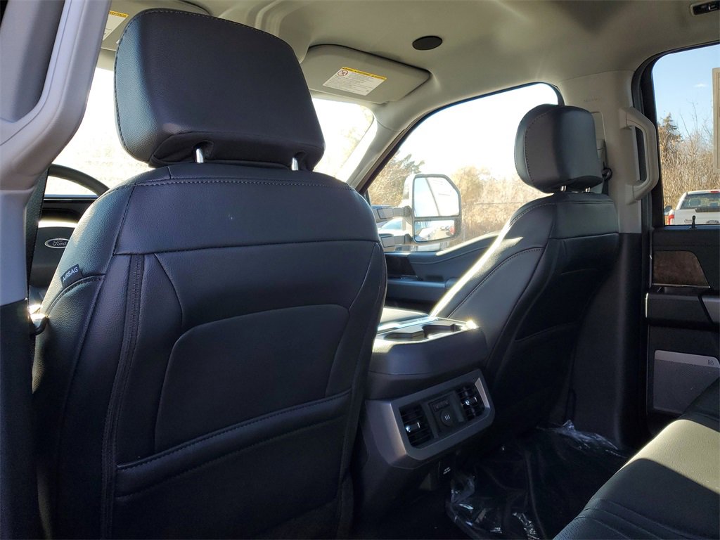 New 2026 Ford F250 Lariat w/ Black Appearance Package image 31