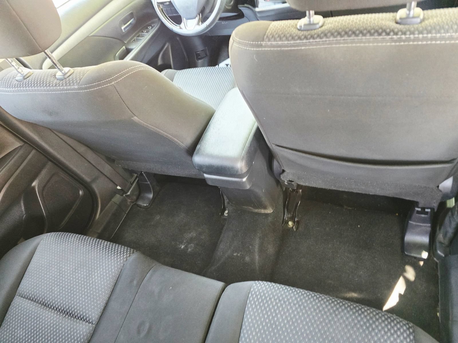 Used 2018 Mitsubishi Outlander SE FWD image 30