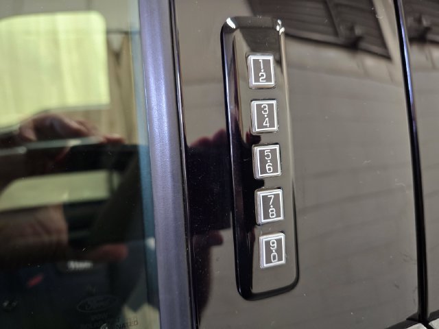 Used 2019 Ford F150 XLT w/ Equipment Group 302A Luxury AWD/4WD image 12