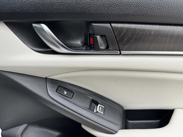 Used 2018 Honda Accord Touring image 44