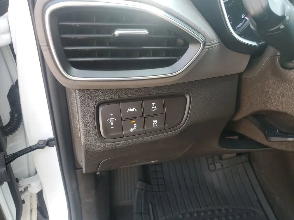 Used 2019 Hyundai Santa Fe SE AWD/4WD image 13