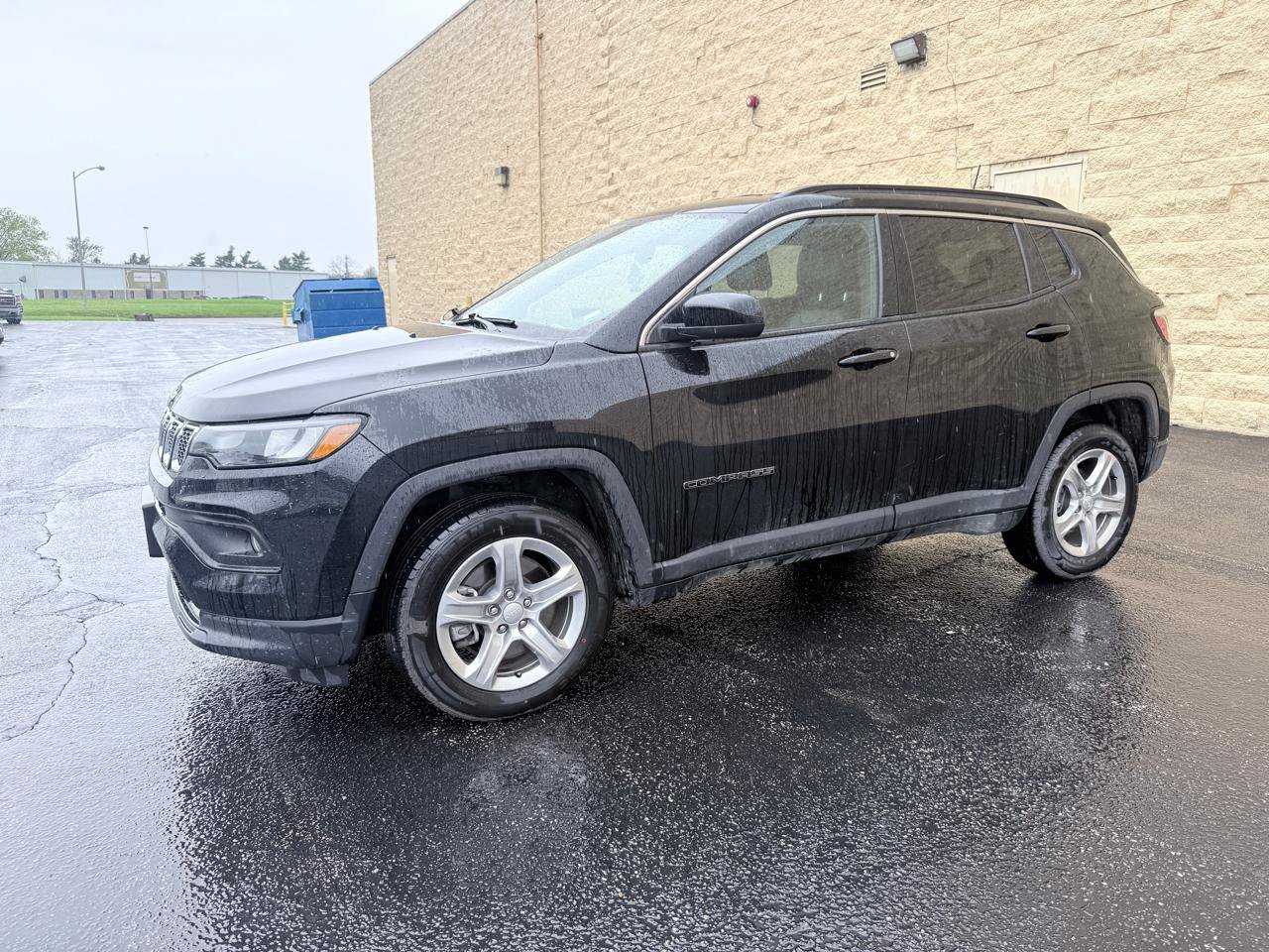 Used 2024 Jeep Compass Latitude w/ Altitude Special Edition AWD/4WD image 1
