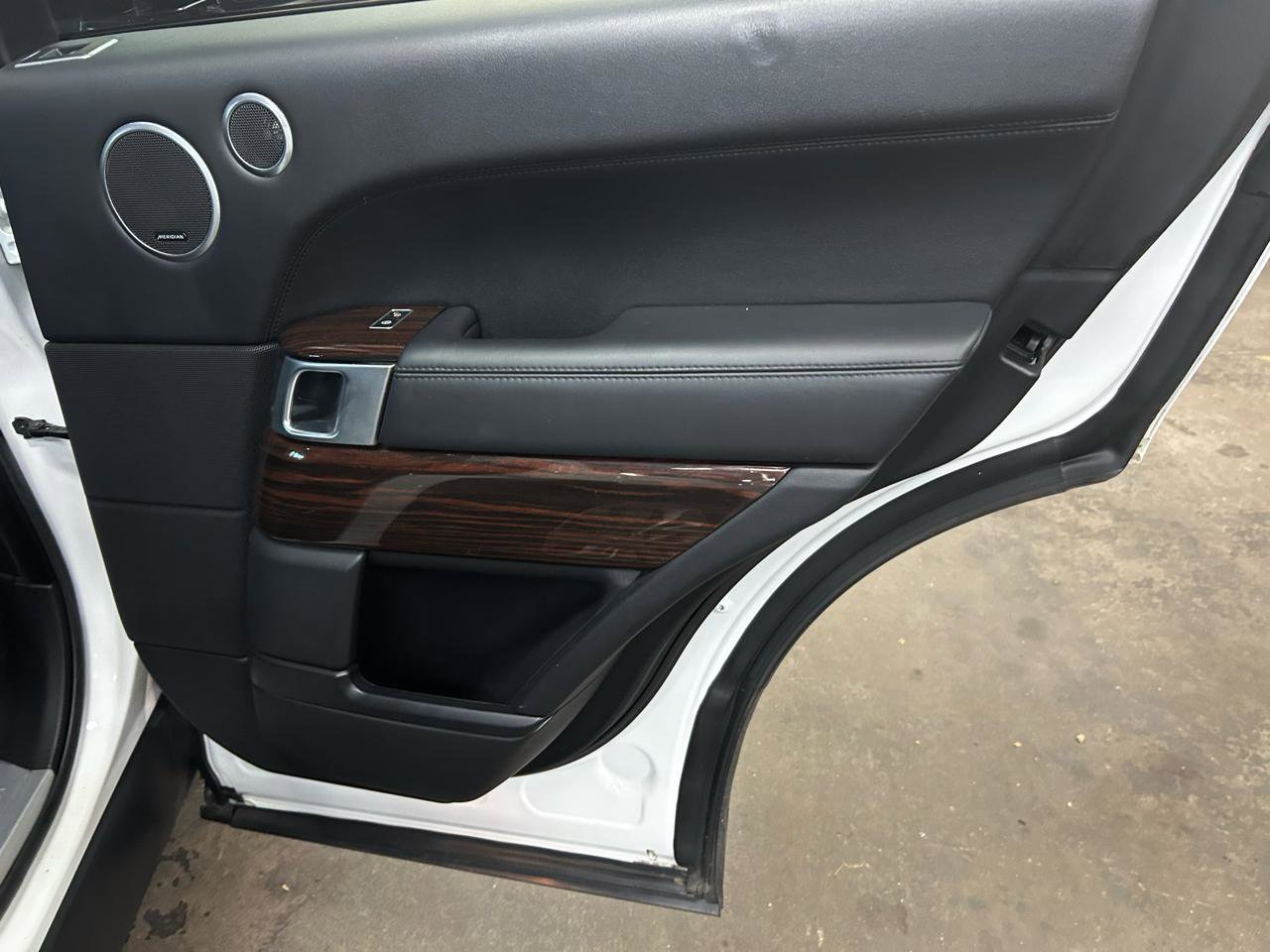 Used 2014 Land Rover Range Rover HSE AWD/4WD image 18