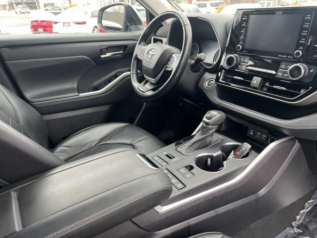 Used 2022 Toyota Highlander XLE image 27