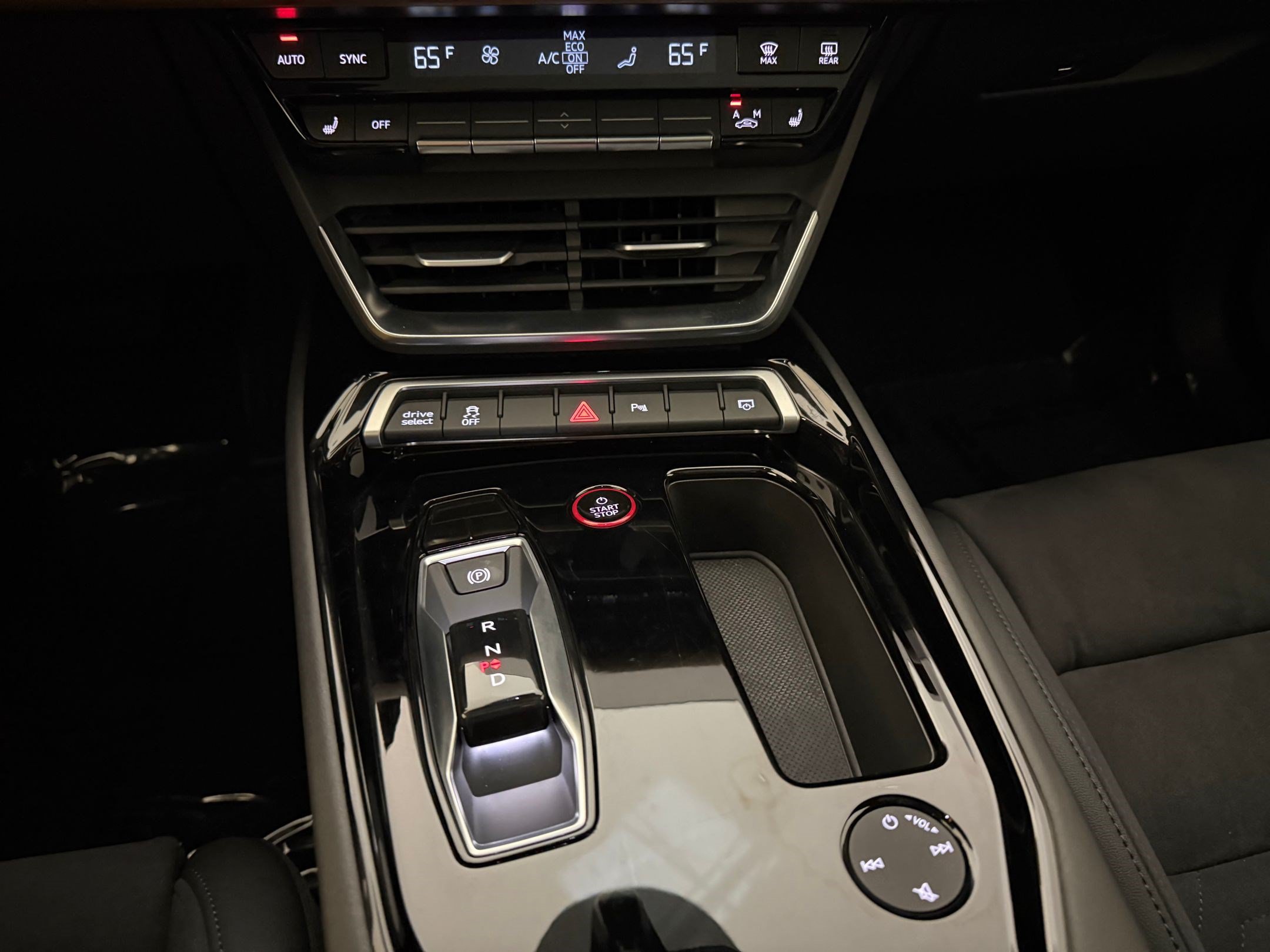 Used 2023 Audi e-tron GT Premium Plus AWD/4WD image 25