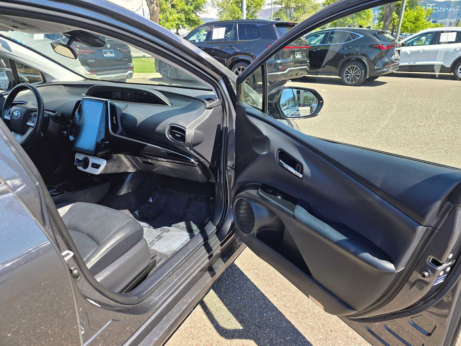 Used 2017 Toyota Prius Prime Premium image 12