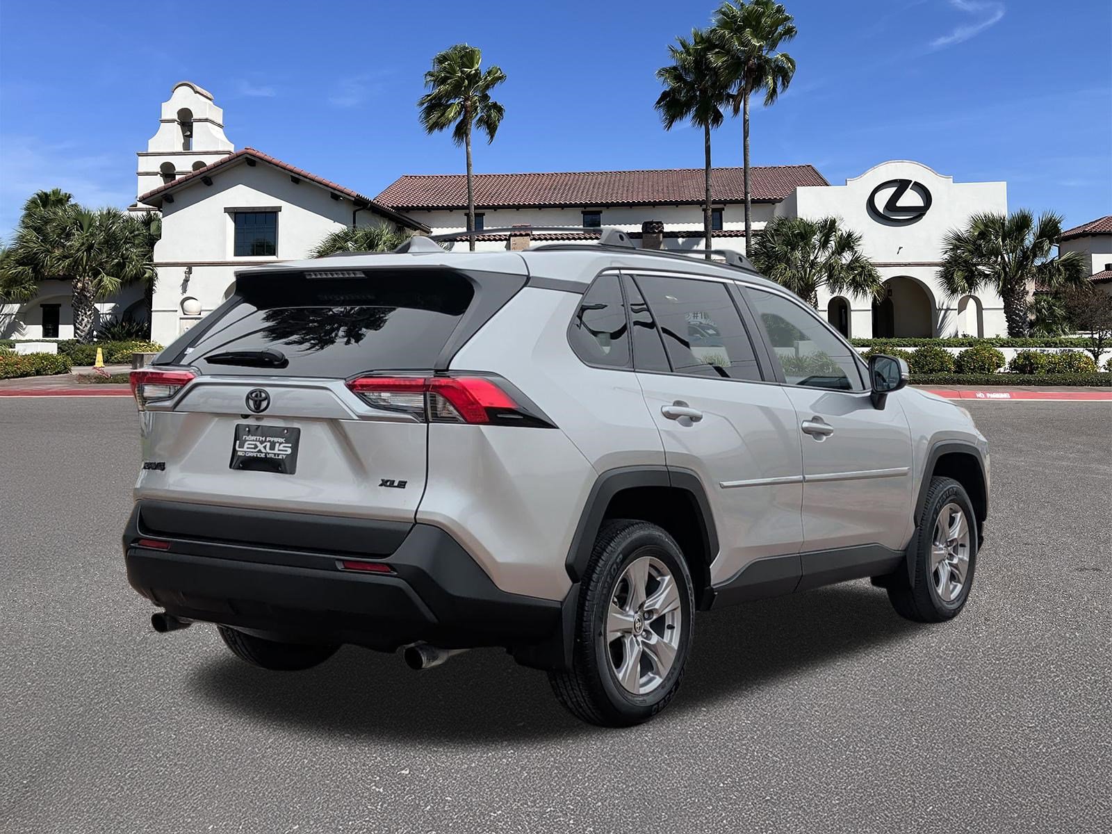 Used 2024 Toyota RAV4 XLE FWD image 2