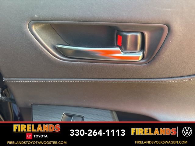 Used 2023 Toyota Venza Limited image 38