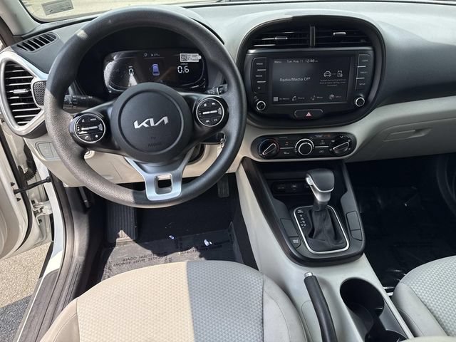 Used 2023 Kia Soul LX w/ LX Technology Package FWD image 17