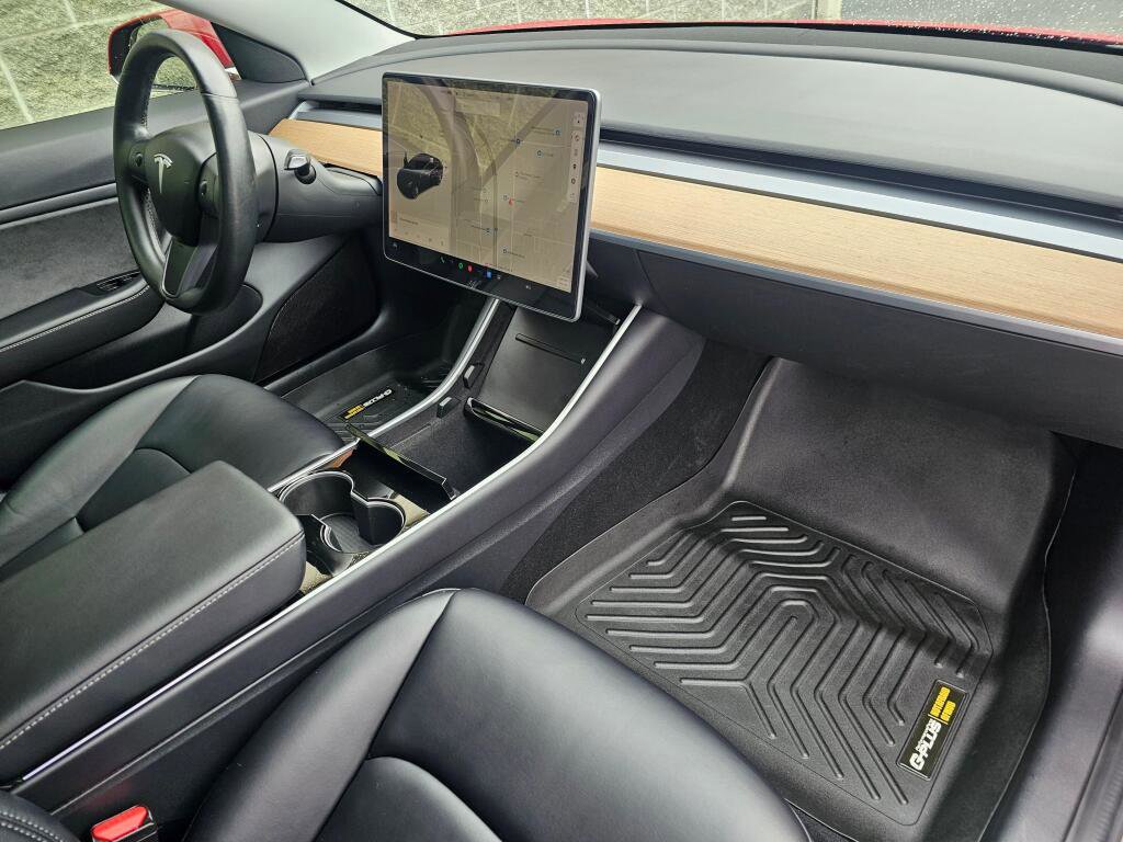 Used 2018 Tesla Model 3 Long Range RWD image 16