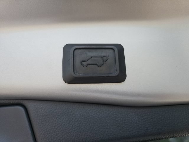 Used 2023 Toyota RAV4 XSE AWD/4WD image 16