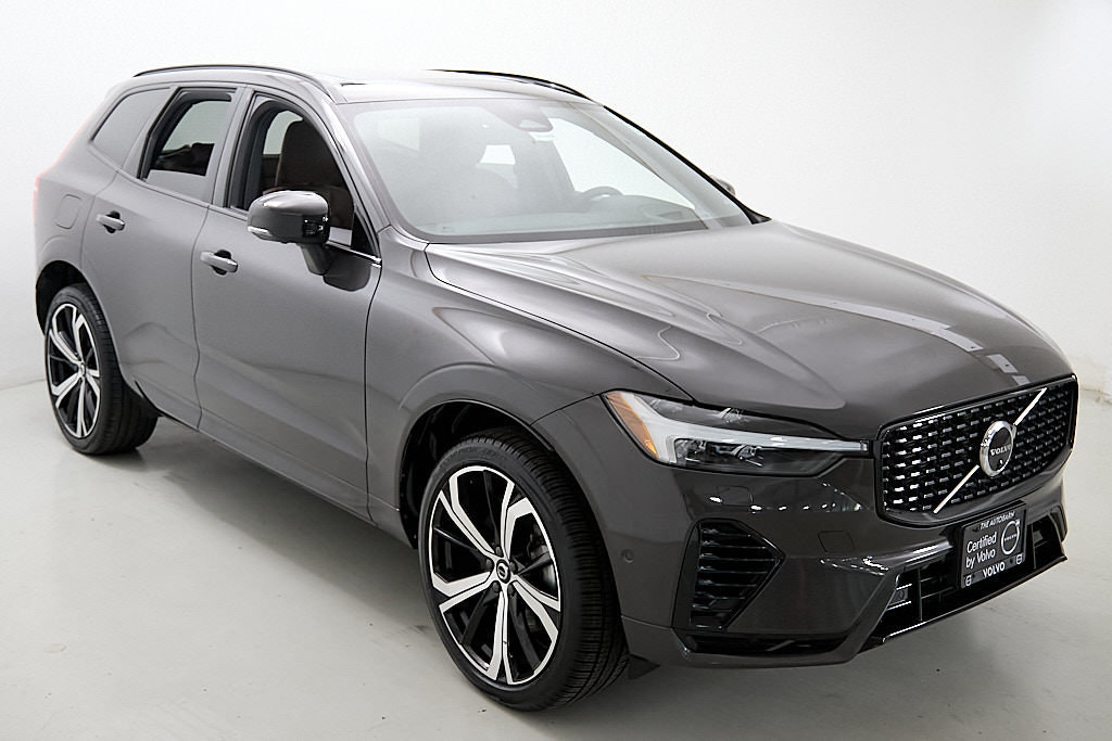 Certified 2023 Volvo XC60 T8 Ultimate w/ Climate Package AWD/4WD image 4