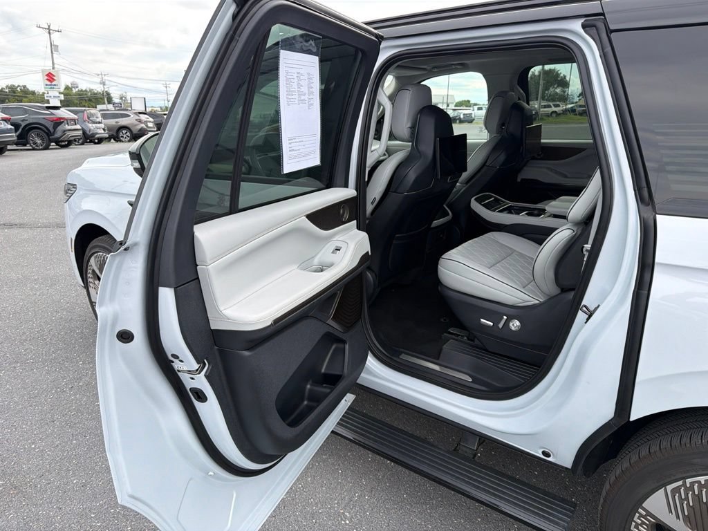Used 2025 Lincoln Navigator L Black Label w/ Black Label Special Edition AWD/4WD image 15