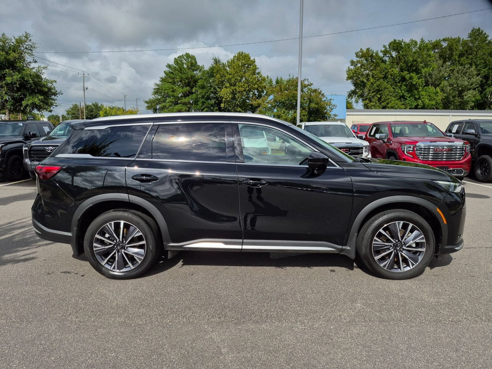 Used 2026 INFINITI QX60 Luxe w/ Cargo Package AWD/4WD image 2