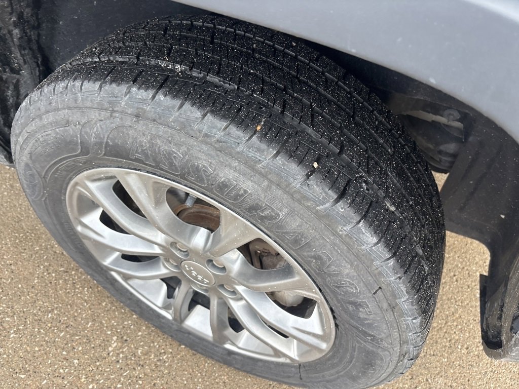 Used 2020 Jeep Cherokee Latitude Plus w/ Cold Weather Group image 8