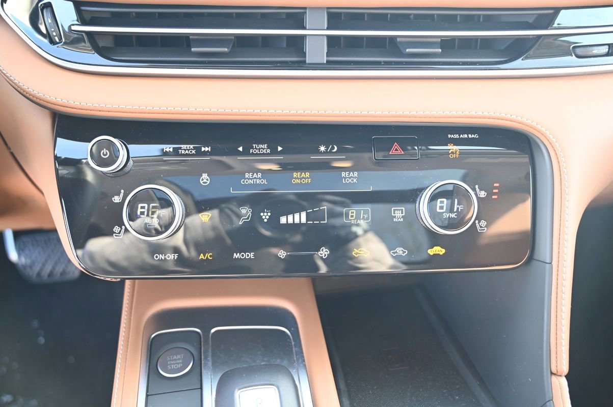 Used 2025 INFINITI QX60 Sensory image 30