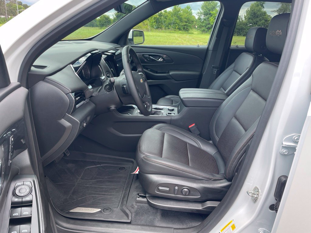Used 2023 Chevrolet Traverse High Country w/ LPO, Floor Liner Package AWD/4WD image 13