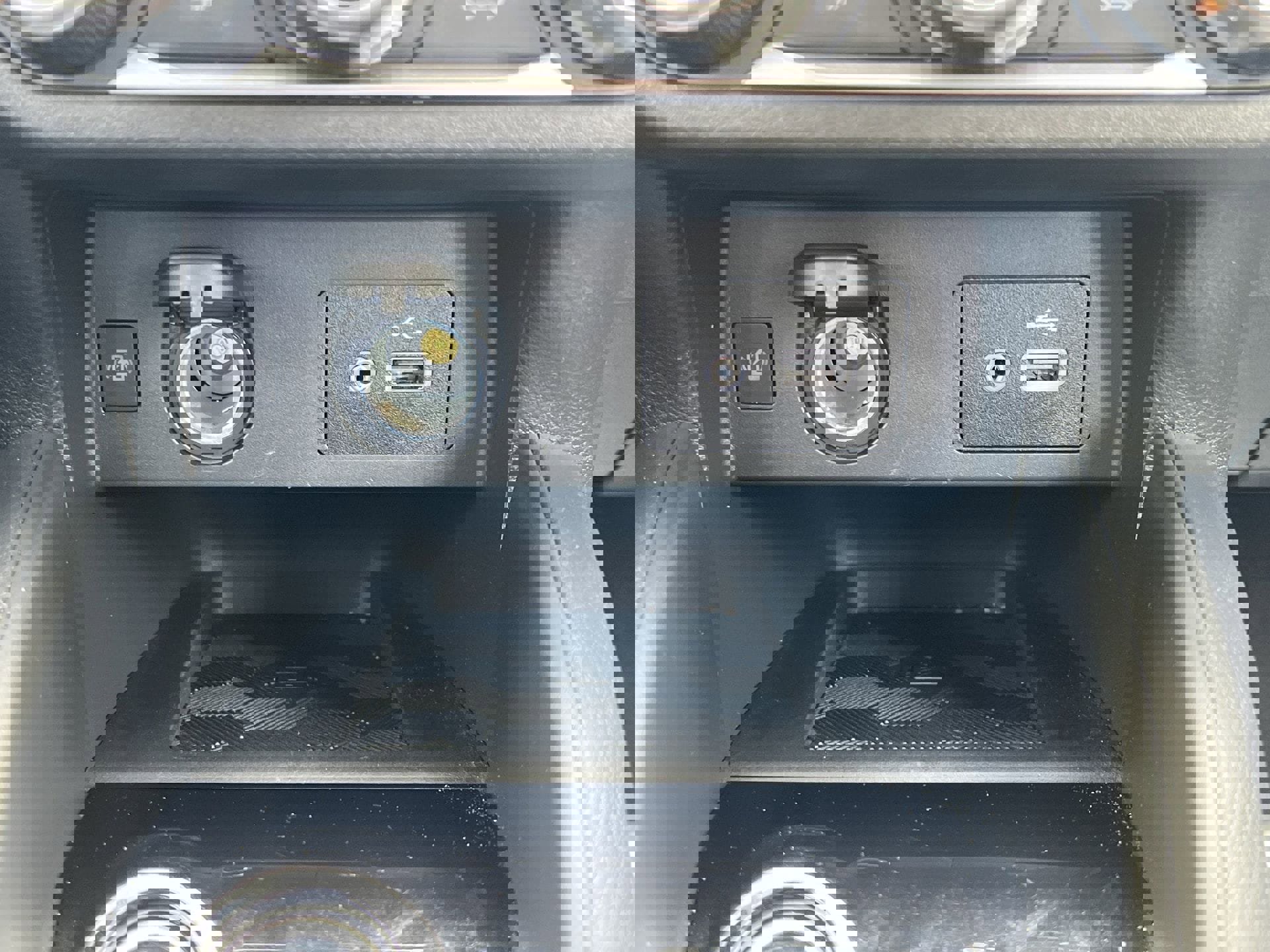 Certified 2025 Nissan Versa SV w/ Trunk Package image 7