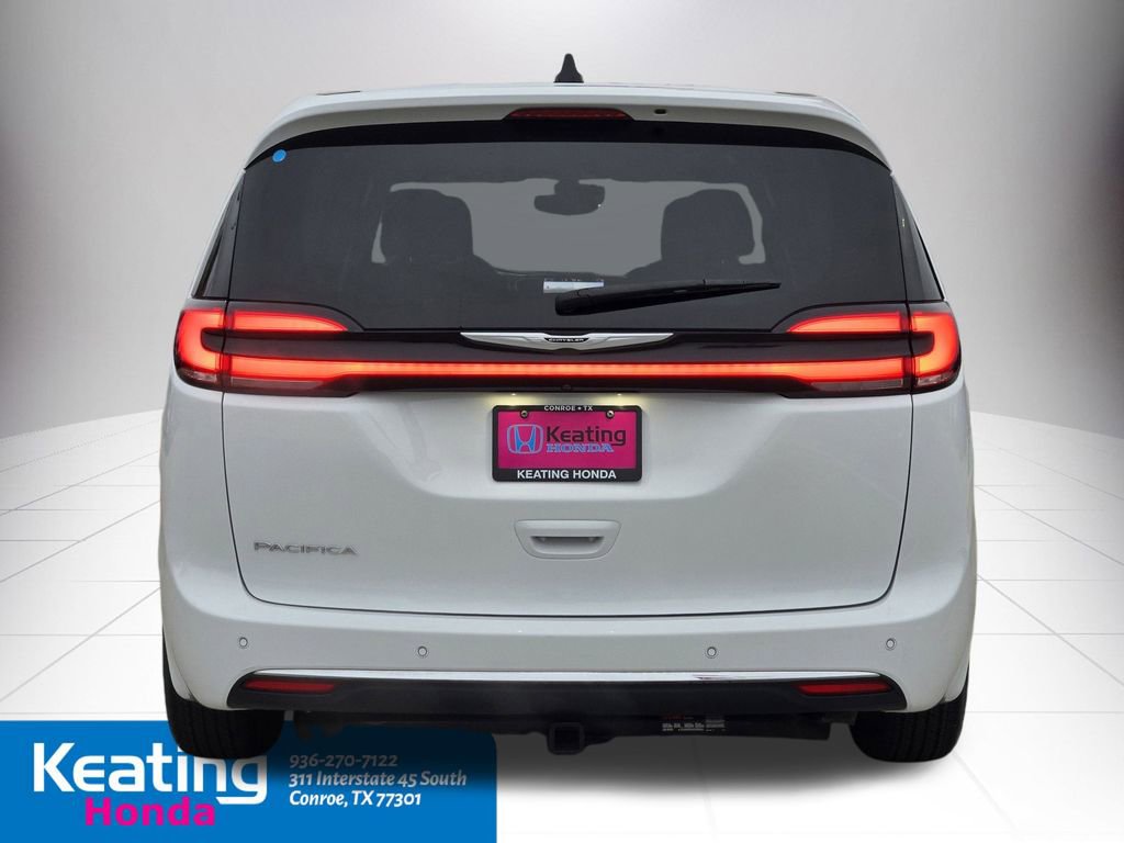 Used 2024 Chrysler Pacifica Touring image 7