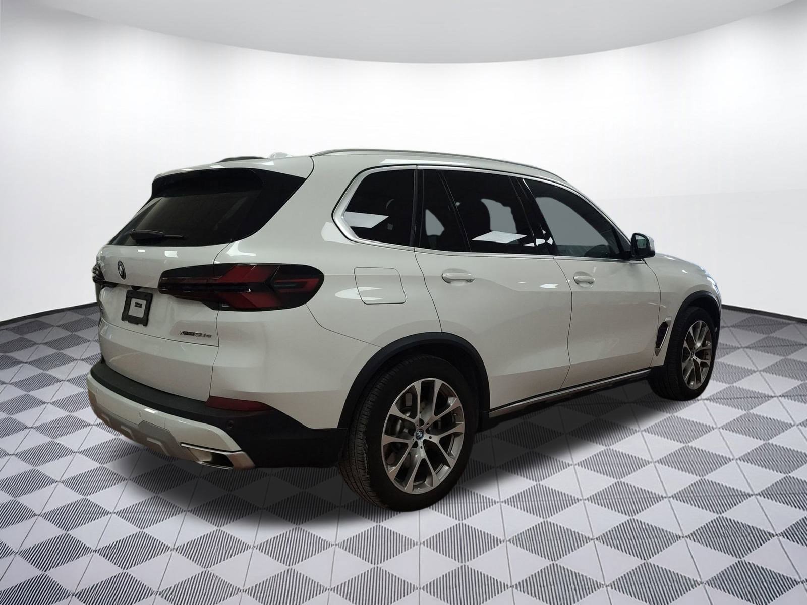 Used 2025 BMW X5 xDrive50e image 8