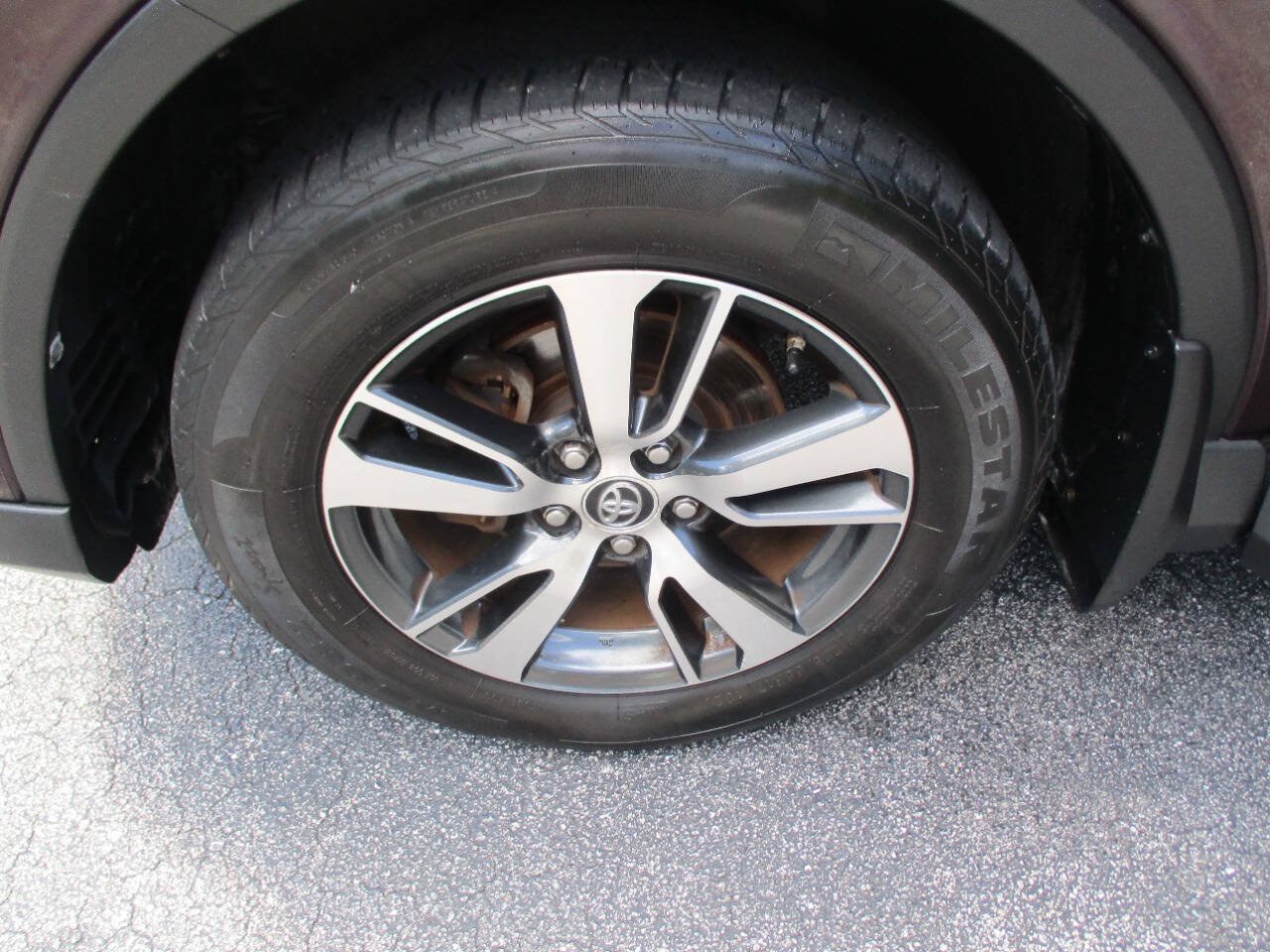 Used 2017 Toyota RAV4 XLE AWD/4WD image 29