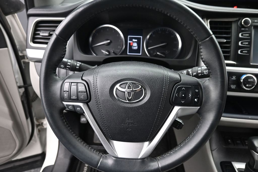 Used 2016 Toyota Highlander XLE AWD/4WD image 16