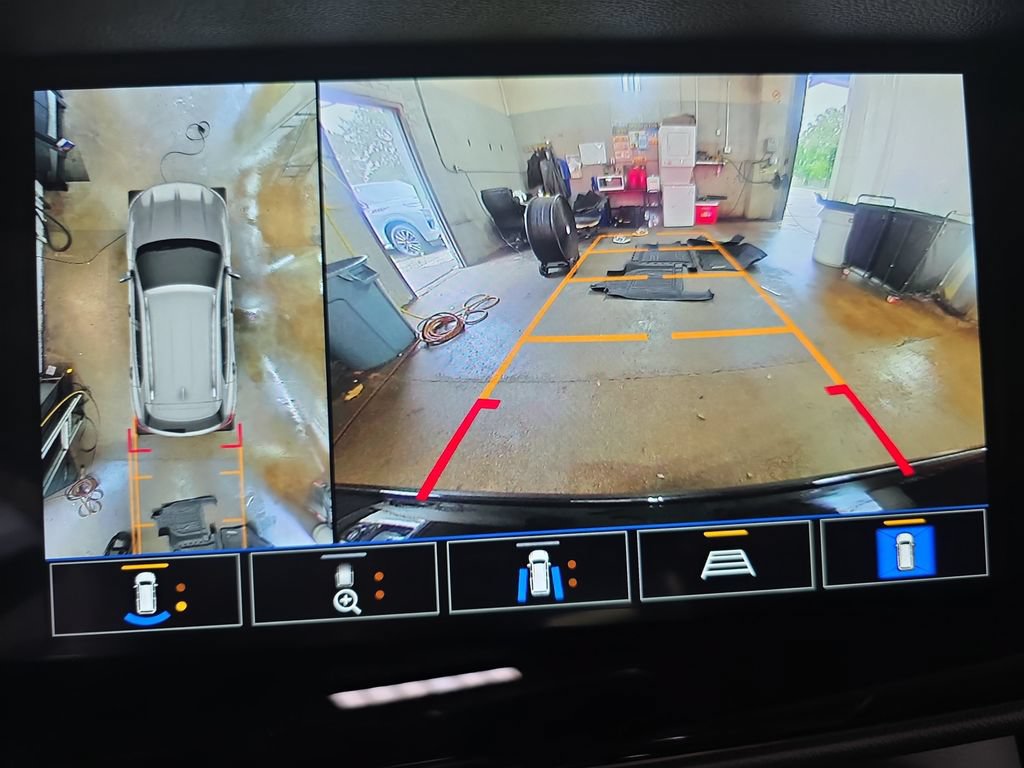 Used 2023 Buick Envision Avenir AWD/4WD image 23