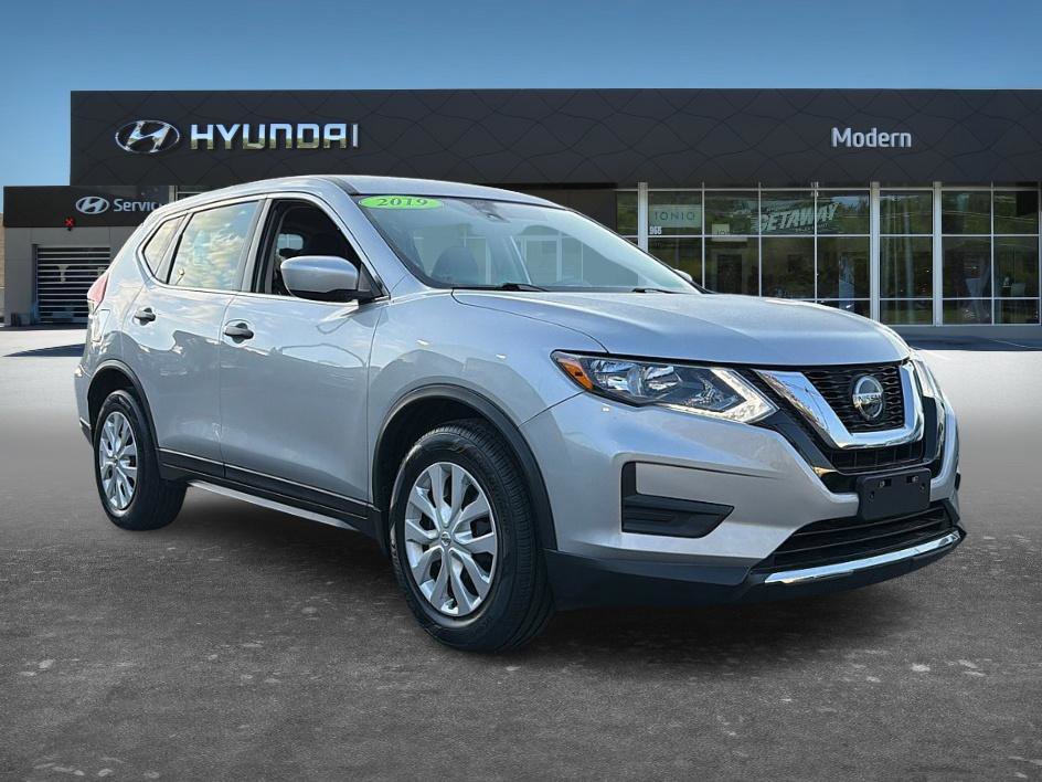 Used 2019 Nissan Rogue S image 3